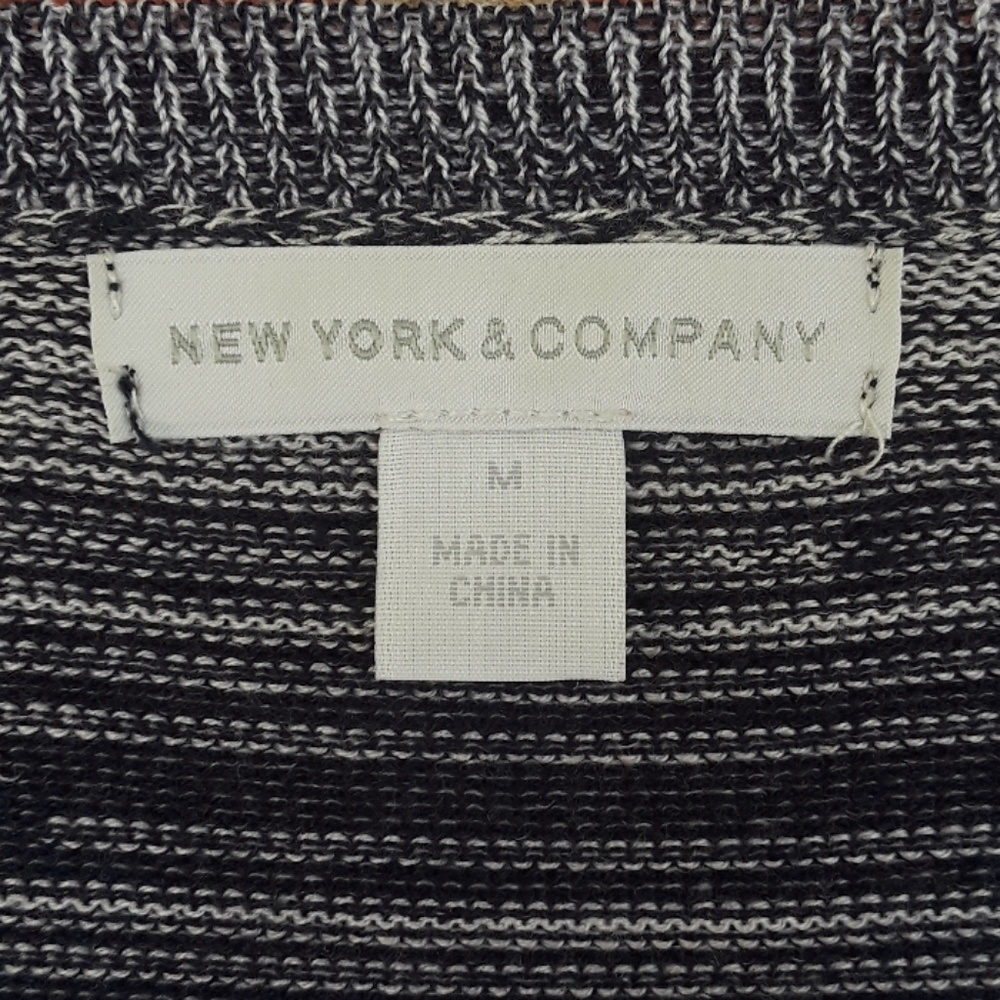 New York & Company v-neck sweater top, sz M - Picture 6 of 8